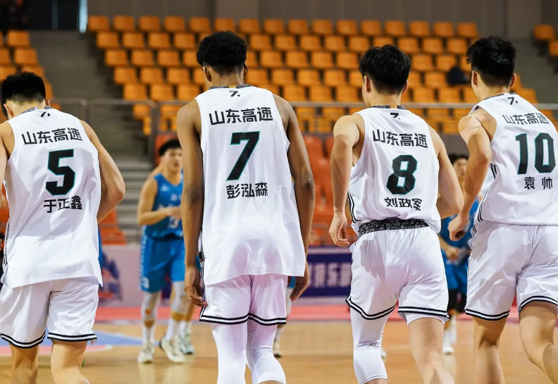 届时我们就, 后卫彭泓森 届时我们就, 后卫彭泓森