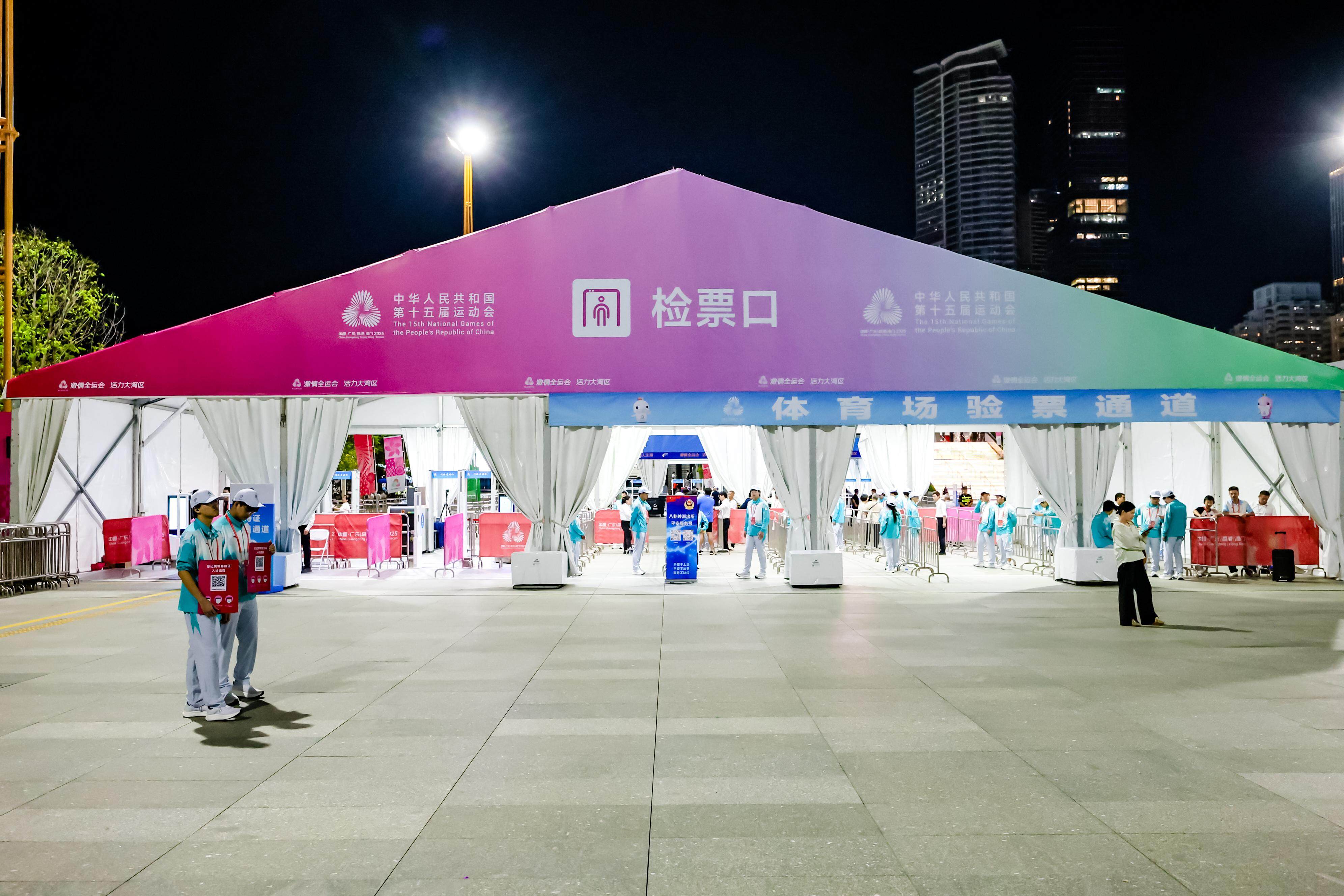 志愿者们以, 通道引导观, img